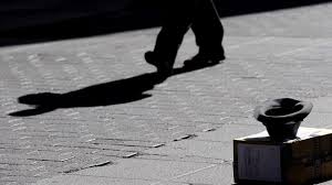 Entre la regeneració política i l’emergència social